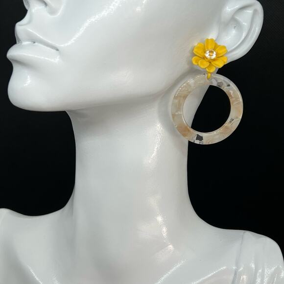 Vintage 1970s Yellow, White & Beige Floral Gem Hoop Post Earrings Retro Jewelry - Picture 1 of 12